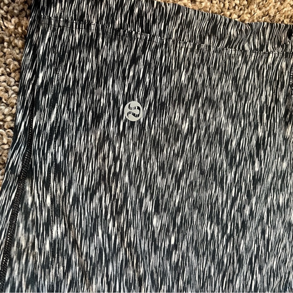 Lululemon Womens 8 Cinch Me Up Tank Spaced Out Space Dye Black/White Crop Active - Picture 11 of 11